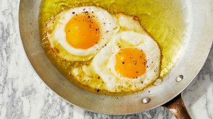 olive-oil-fried-eggs-6277-mn-044_horiz.jpg